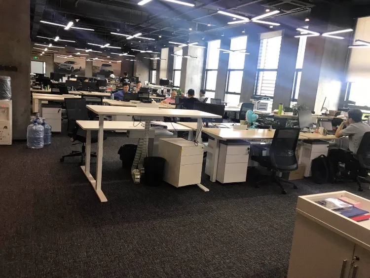 Vaka Adjustable Height Standing Desk Launched