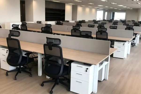 Ergonomic height adjustable standing desk workstations for office projects by Vaka Intelligent Furniture